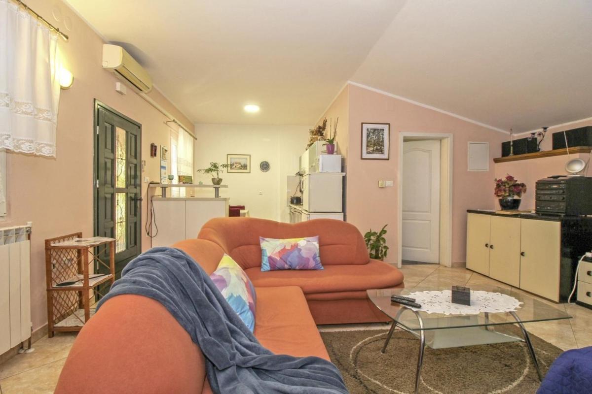 Dalibor In Jakacici - Haus Fuer 2-4 Personen Gračišće Extérieur photo